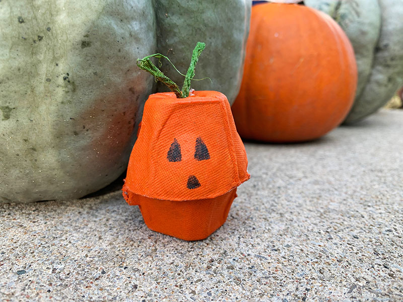 pumpkin-egg-carton-craft jack o lantern egg carton craft